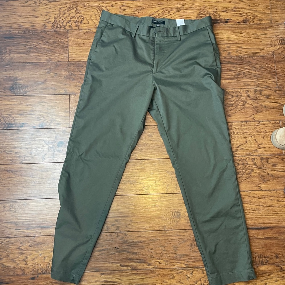 EUC Banana Republic Slim Fit Olive Green Tech Pants